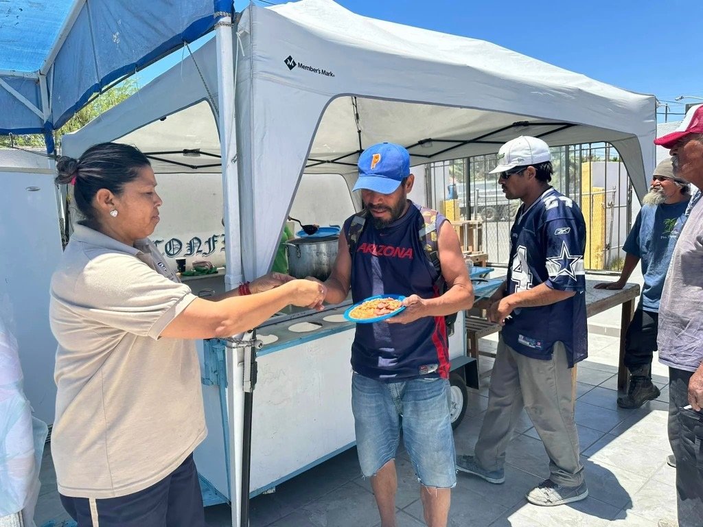Serving a community meal from the Oc3anView Ministry food cart in Puerto Peñasco