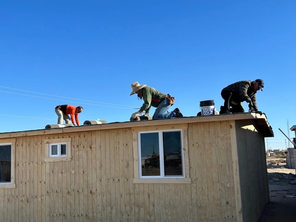 Crew installing roofing on a home in Puerto Peñasco